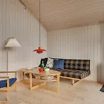 بيت للعطل 2 Bedroom Stunning In
